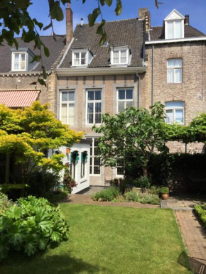 Bed & breakfast in monumental house maastricht centre